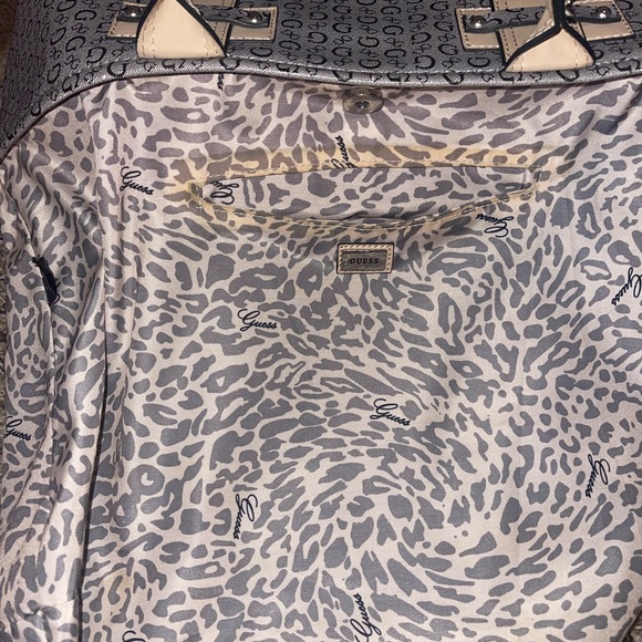 Guess tote - Picture 8 of 9